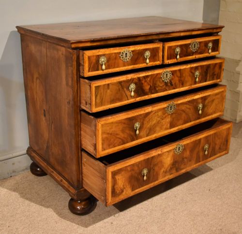 17TH CENTURY WALNUT CHEST OF DRAWERS - ADDITIONAL PHOTO 2