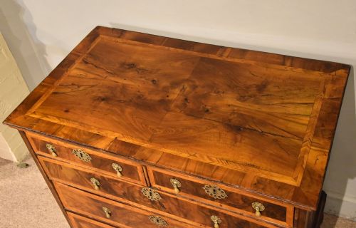 17TH CENTURY WALNUT CHEST OF DRAWERS - ADDITIONAL PHOTO 6