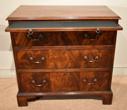 EARLY GEORGE III MAHOGANY CHEST OF DRAWERS - ADDITIONAL PHOTO 1