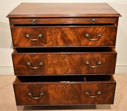 EARLY GEORGE III MAHOGANY CHEST OF DRAWERS - ADDITIONAL PHOTO 2