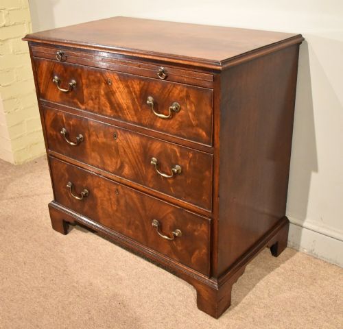 EARLY GEORGE III MAHOGANY CHEST OF DRAWERS - ADDITIONAL PHOTO 3