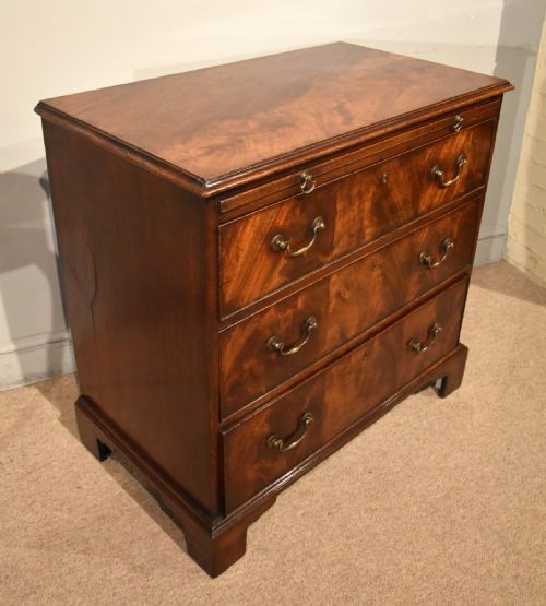 EARLY GEORGE III MAHOGANY CHEST OF DRAWERS - ADDITIONAL PHOTO 6