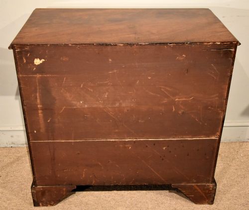 EARLY GEORGE III MAHOGANY CHEST OF DRAWERS - ADDITIONAL PHOTO 10