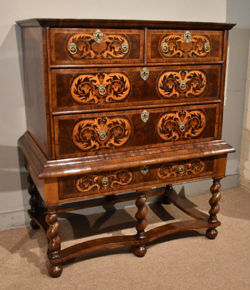 WILLIAM AND MARY MARQUETRY OLIVE OYSTER CHEST ON STAND - ADDITIONAL PHOTO 1