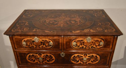 WILLIAM AND MARY MARQUETRY OLIVE OYSTER CHEST ON STAND - ADDITIONAL PHOTO 2