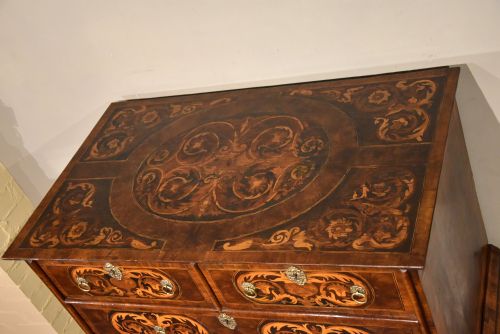 WILLIAM AND MARY MARQUETRY OLIVE OYSTER CHEST ON STAND - ADDITIONAL PHOTO 3