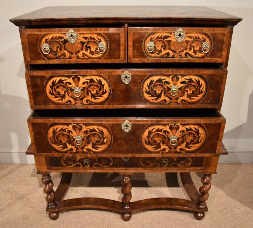 WILLIAM AND MARY MARQUETRY OLIVE OYSTER CHEST ON STAND - ADDITIONAL PHOTO 5