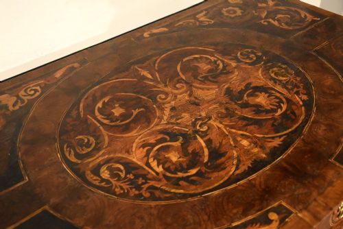 WILLIAM AND MARY MARQUETRY OLIVE OYSTER CHEST ON STAND - ADDITIONAL PHOTO 8