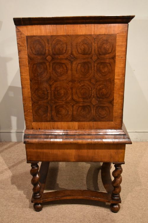 WILLIAM AND MARY MARQUETRY OLIVE OYSTER CHEST ON STAND - ADDITIONAL PHOTO 10