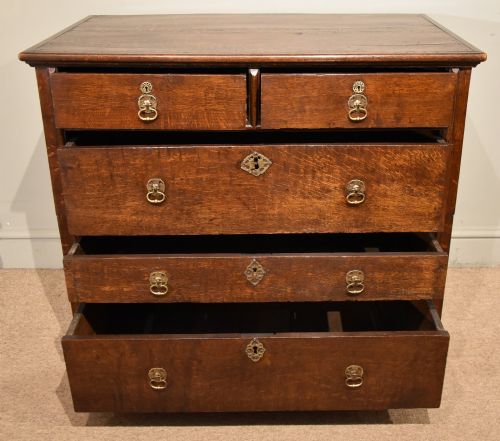 17TH CENTURY OAK COTTAGE CHEST OF DRAWERS - ADDITIONAL PHOTO 1