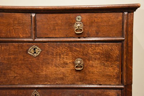 17TH CENTURY OAK COTTAGE CHEST OF DRAWERS - ADDITIONAL PHOTO 5