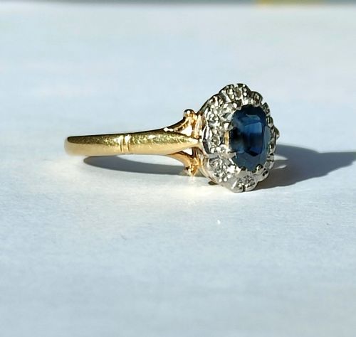 fig 1. Vintage (60s) 18ct Gold Sapphire Diamond Cluster Ring 'Lady Diana Style'
