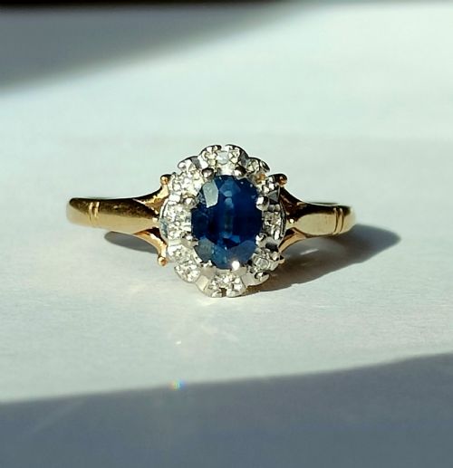 fig 2. Vintage (60s) 18ct Gold Sapphire Diamond Cluster Ring 'Lady Diana Style'