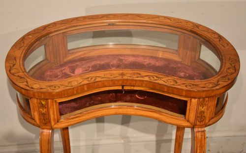19TH CENTURY SATINWOOD KIDNEY SHAPED BIJOUTERIE TABLE - ADDITIONAL PHOTO 1