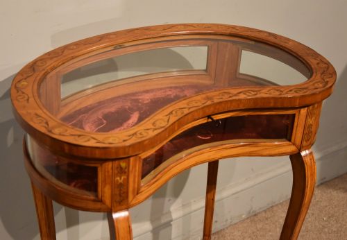 19TH CENTURY SATINWOOD KIDNEY SHAPED BIJOUTERIE TABLE - ADDITIONAL PHOTO 2