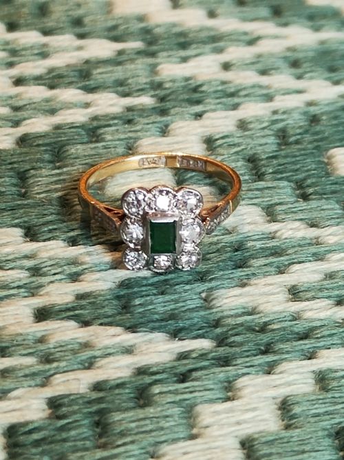 ART DECO 18CT GOLD PLATINUM EMERALD DIAMOND CLUSTER RING - ADDITIONAL PHOTO 4
