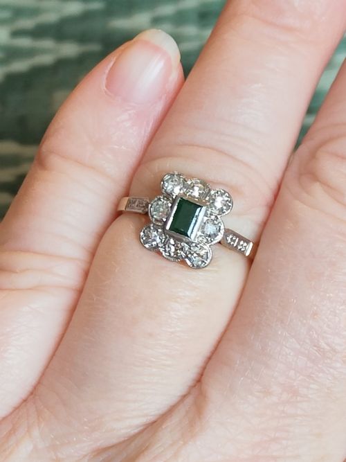 ART DECO 18CT GOLD PLATINUM EMERALD DIAMOND CLUSTER RING - ADDITIONAL PHOTO 5