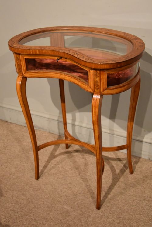 19th century satinwood kidney shaped bijouterie table - CATEGORY: ANTIQUE TABLES - DATED 19TH CENTURY
