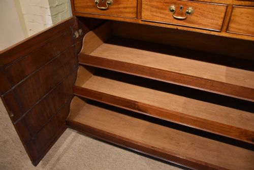 GEORGE III MAHOGANY DWARF LINEN PRESS CUPBOARD - ADDITIONAL PHOTO 4