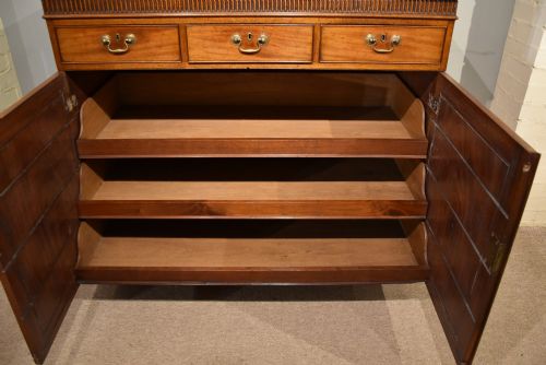 GEORGE III MAHOGANY DWARF LINEN PRESS CUPBOARD - ADDITIONAL PHOTO 5