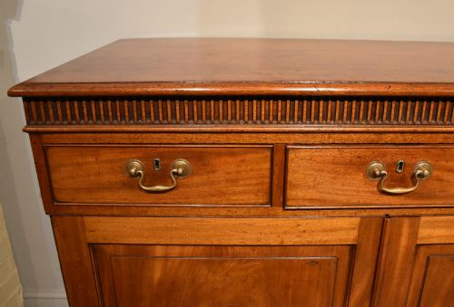 GEORGE III MAHOGANY DWARF LINEN PRESS CUPBOARD - ADDITIONAL PHOTO 6