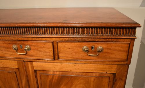 GEORGE III MAHOGANY DWARF LINEN PRESS CUPBOARD - ADDITIONAL PHOTO 7