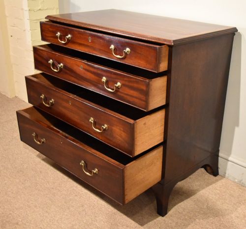 SMALL GEORGE III HEPPLEWHITE DESIGN CHEST OF DRAWERS - ADDITIONAL PHOTO 5