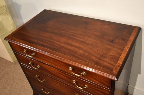 SMALL GEORGE III HEPPLEWHITE DESIGN CHEST OF DRAWERS - ADDITIONAL PHOTO 6
