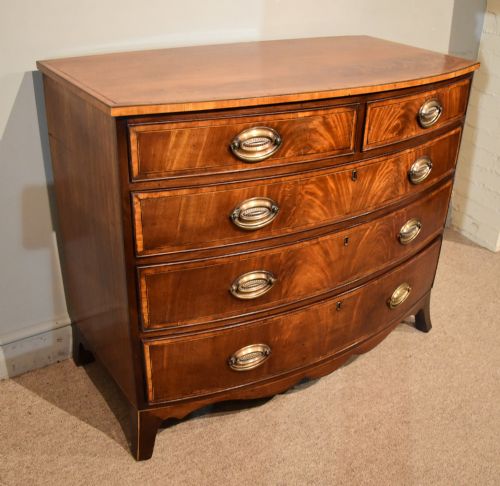 SHERATON GEORGE III MAHOGANY BOW FRONTED CHEST OF DRAWERS - ADDITIONAL PHOTO 3