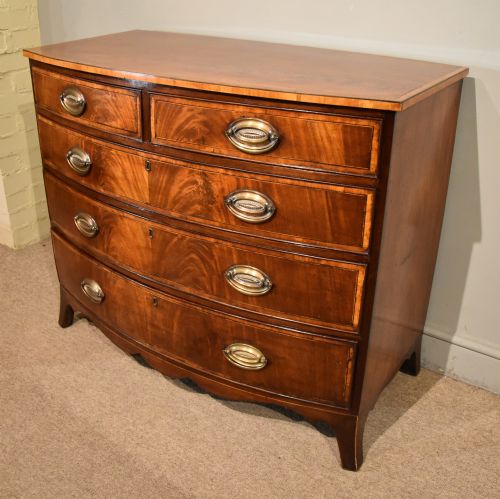 SHERATON GEORGE III MAHOGANY BOW FRONTED CHEST OF DRAWERS - ADDITIONAL PHOTO 4