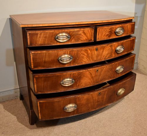 SHERATON GEORGE III MAHOGANY BOW FRONTED CHEST OF DRAWERS - ADDITIONAL PHOTO 6