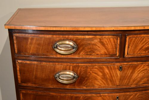 SHERATON GEORGE III MAHOGANY BOW FRONTED CHEST OF DRAWERS - ADDITIONAL PHOTO 7
