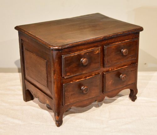 miniature oak and walnut chest of drawers - CATEGORY: ANTIQUE CHEST OF DRAWERS - DATED 19TH CENTURY