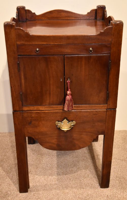 george iii mahogany bedside cabinet - CATEGORY: ANTIQUE CUPBOARDS - DATED GEORGIAN