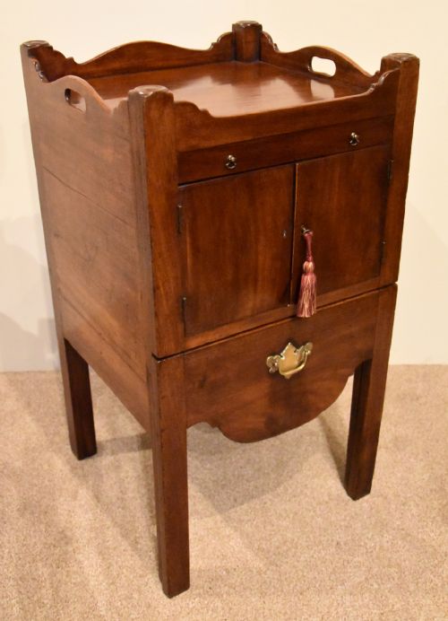 GEORGE III MAHOGANY BEDSIDE CABINET - ADDITIONAL PHOTO 1