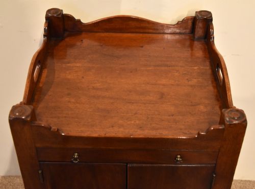 GEORGE III MAHOGANY BEDSIDE CABINET - ADDITIONAL PHOTO 4