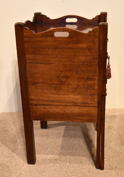 GEORGE III MAHOGANY BEDSIDE CABINET - ADDITIONAL PHOTO 6