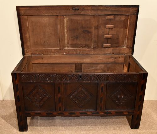 17TH CENTURY ENGLISH OAK COFFER - ADDITIONAL PHOTO 1