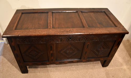17TH CENTURY ENGLISH OAK COFFER - ADDITIONAL PHOTO 4