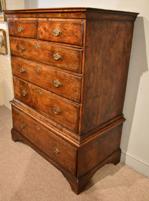 EARLY 18TH CENTURY WALNUT CHEST ON STAND - ADDITIONAL PHOTO 2
