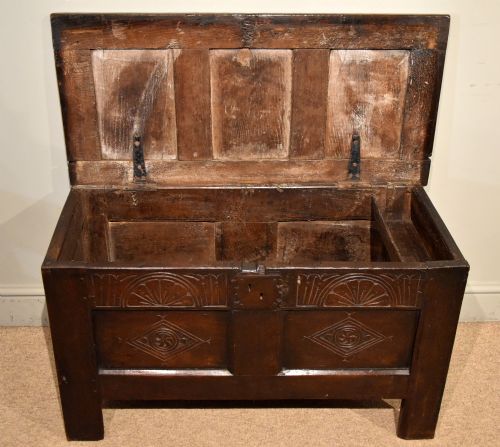 SMALL CHARLES I OAK TWO PANELLED COFFER - ADDITIONAL PHOTO 4