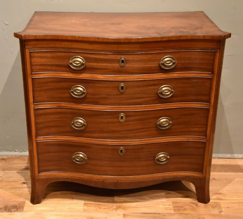 regency mahogany serpentine chest of drawers - CATEGORY: ANTIQUE CHEST OF DRAWERS - DATED REGENCY