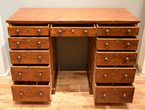 VICTORIAN FIGURED MAHOGANY KNEEHOLE DESK - ADDITIONAL PHOTO 2