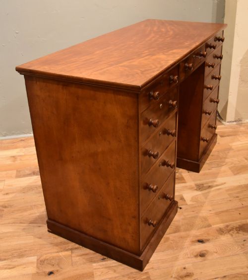 VICTORIAN FIGURED MAHOGANY KNEEHOLE DESK - ADDITIONAL PHOTO 4