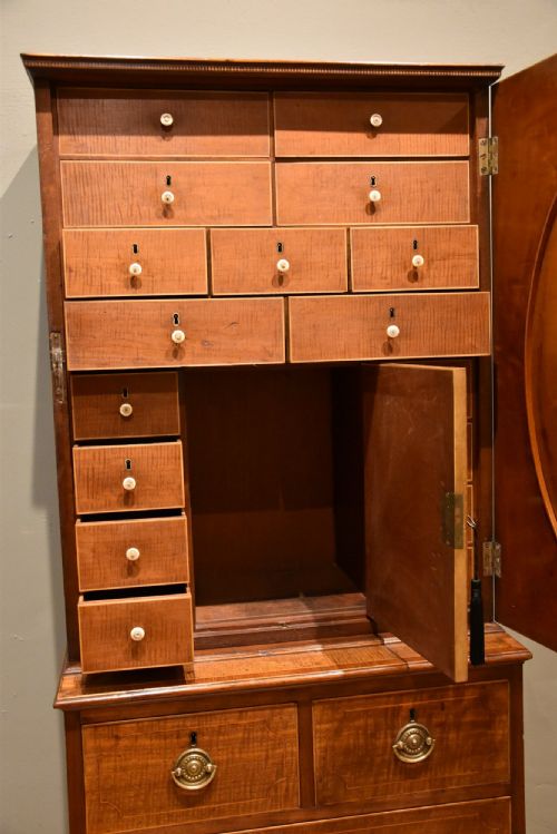 GEORGE III SHERATON PERIOD MAHOGANY COLLECTOR'S CABINET - ADDITIONAL PHOTO 4