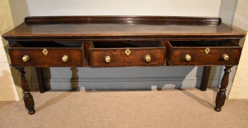 EARLY 18TH CENTURY OAK DRESSER - ADDITIONAL PHOTO 2