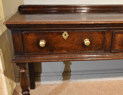 EARLY 18TH CENTURY OAK DRESSER - ADDITIONAL PHOTO 4