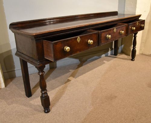 EARLY 18TH CENTURY OAK DRESSER - ADDITIONAL PHOTO 6