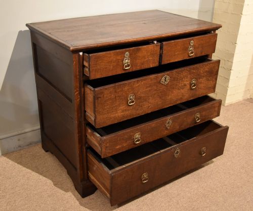 17TH CENTURY OAK COTTAGE CHEST OF DRAWERS - ADDITIONAL PHOTO 1