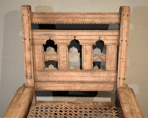 RARE EAST AFRICAN TRIBAL CHAIR - ADDITIONAL PHOTO 5